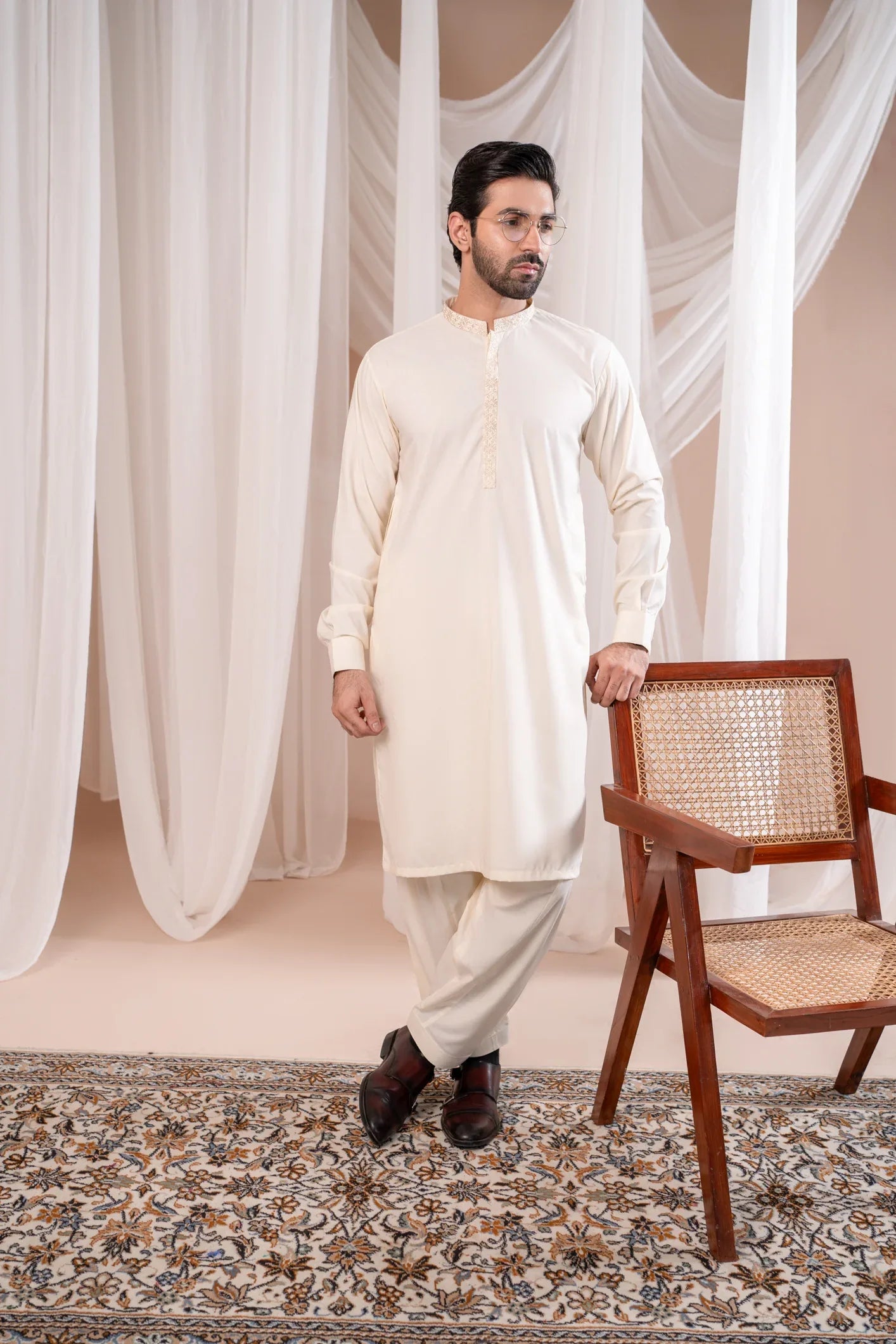 Formal Bosky White Kurta Shalwar - Collar Neck Embroidered - Men - Muraqsh -- Menswear