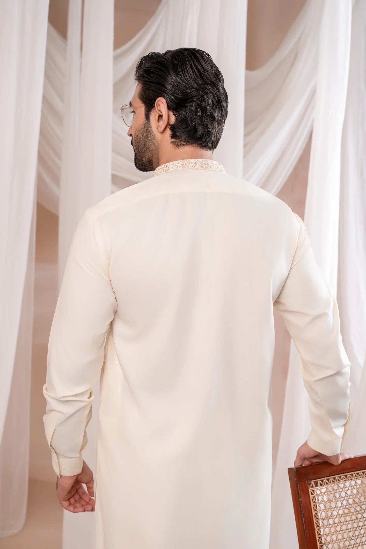 Formal Bosky White Kurta Shalwar - Collar Neck Embroidered - Men - Muraqsh -- Menswear