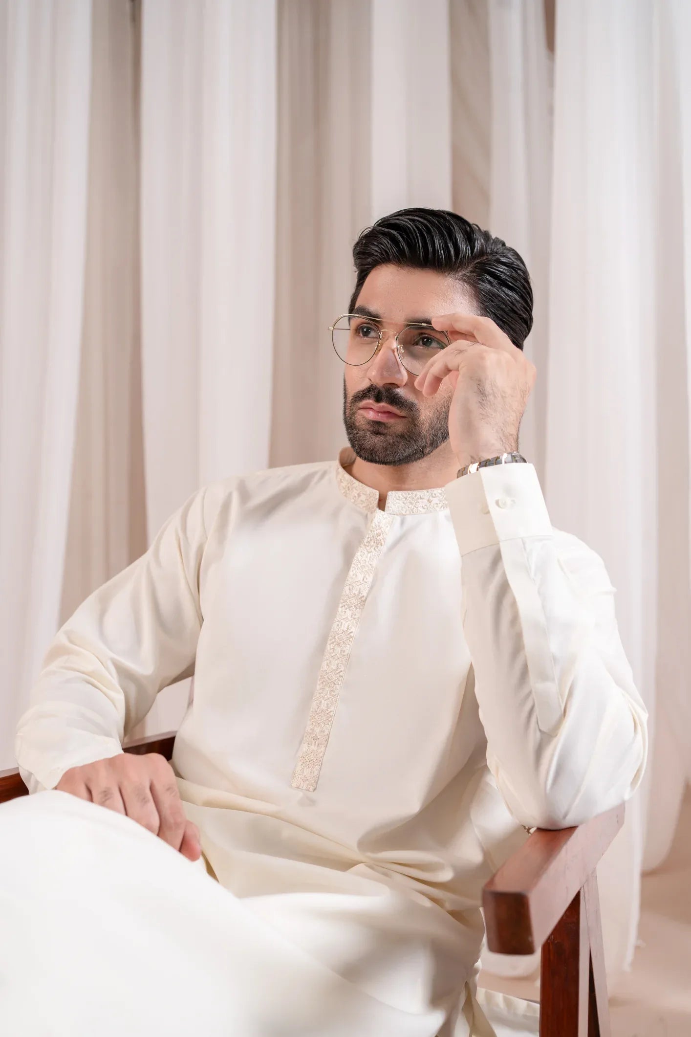 Formal Bosky White Kurta Shalwar - Collar Neck Embroidered - Men - Muraqsh -- Menswear